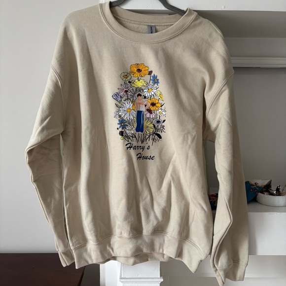 Tops - Harry's House Cream Sweatshirt with Floral Design Womens size M